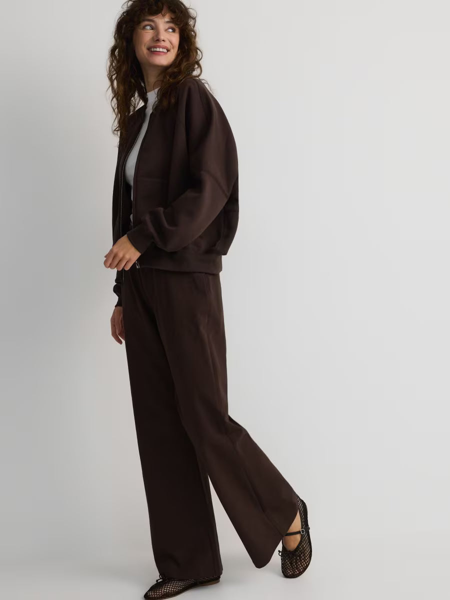 Pantaloni da jogging svasati